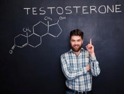 Een man die wijst naar testosteron